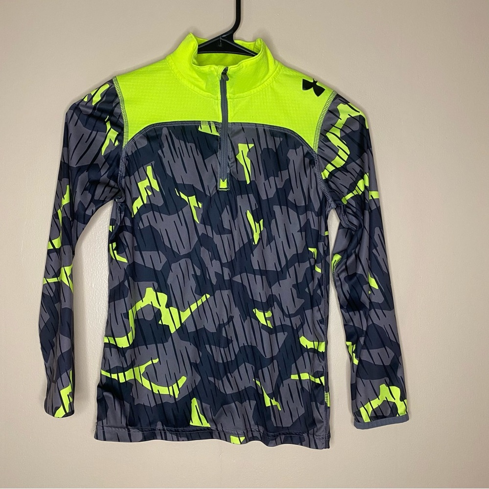 Under Armour Combine Boy’s 1/4 zip pullover size YSM, neon yellow and black